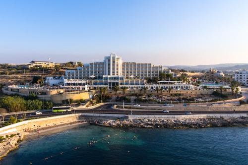Cozy Winter Stays at Salini Resort – Bed & Breakfast Offer