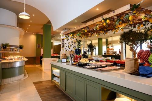Saturday Dinner buffet at the Bayview Restaurant,  Corinthia Verdi Hotel - Dine with a view