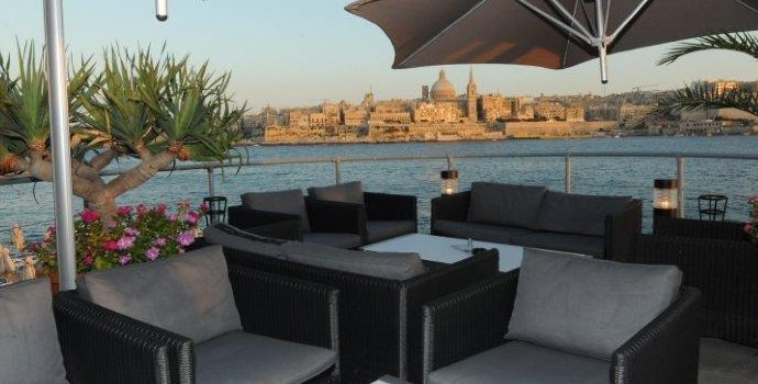 Dine, Swim & Chill in style at the Hotel Fortina Lido