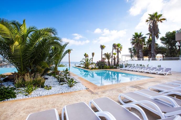 Cozy Winter Stays at Salini Resort – Bed & Breakfast Offer