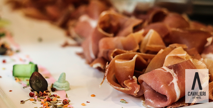 All Inclusive Sunday Lunch for TWO GUESTS at the Cavalieri Art Hotel's, Otto-Cento restaurant - Includes free parking